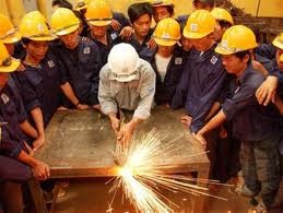 Improving the workforce to serve national industrialization and modernization - ảnh 1